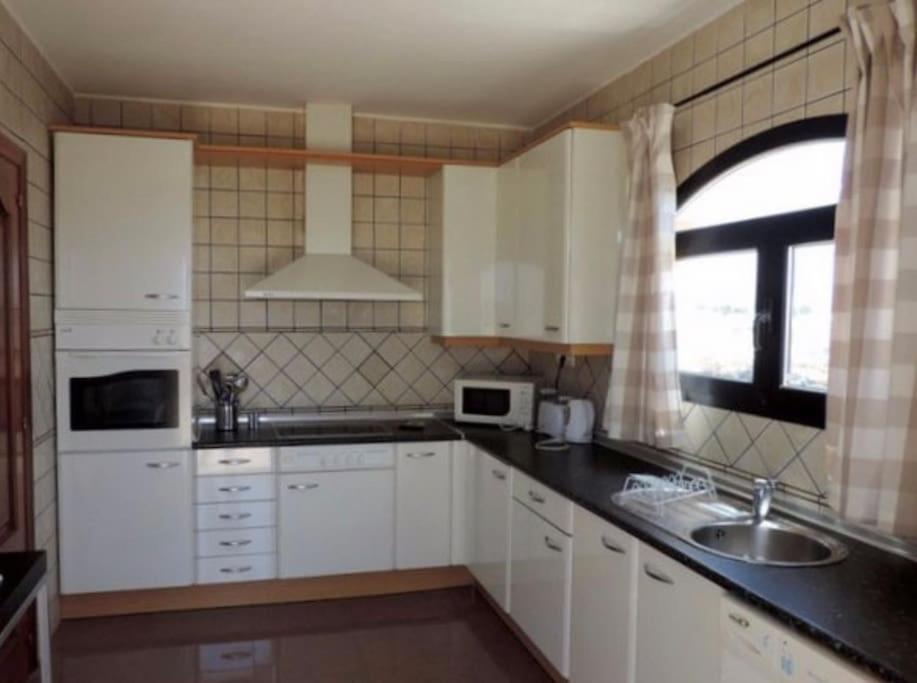 Riviera Park 7A - Air Con- Wi-Fi- Uk Channels- 5 Minutes Walking From The Sea Apartment Tias Luaran gambar